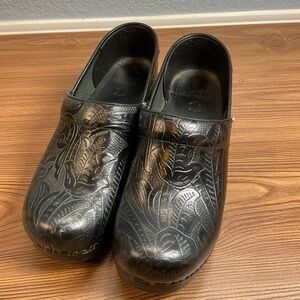 Dansko Black Embossed Clogs size 39